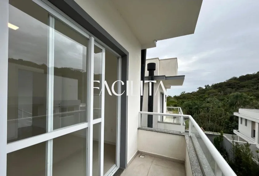 Casa com 3 quartos e cozinha americana com fogão — photo 15