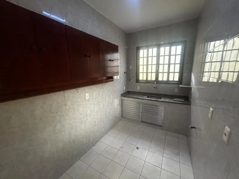 Casa com 3 dormitórios, 1 banheiro e cozinha fechada — photo 12