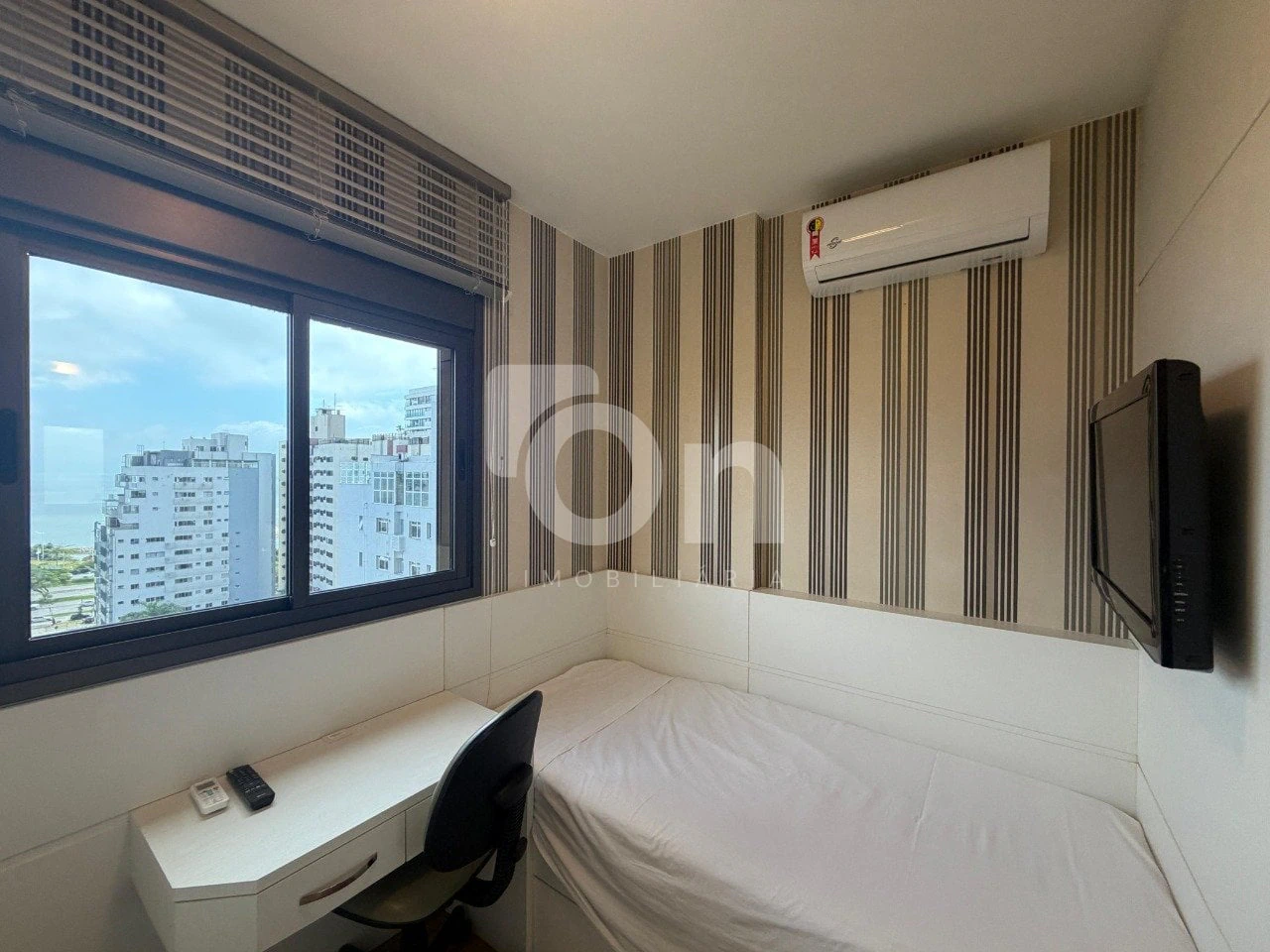 2-bedroom apartment with a water view in Florianópolis — photo 3