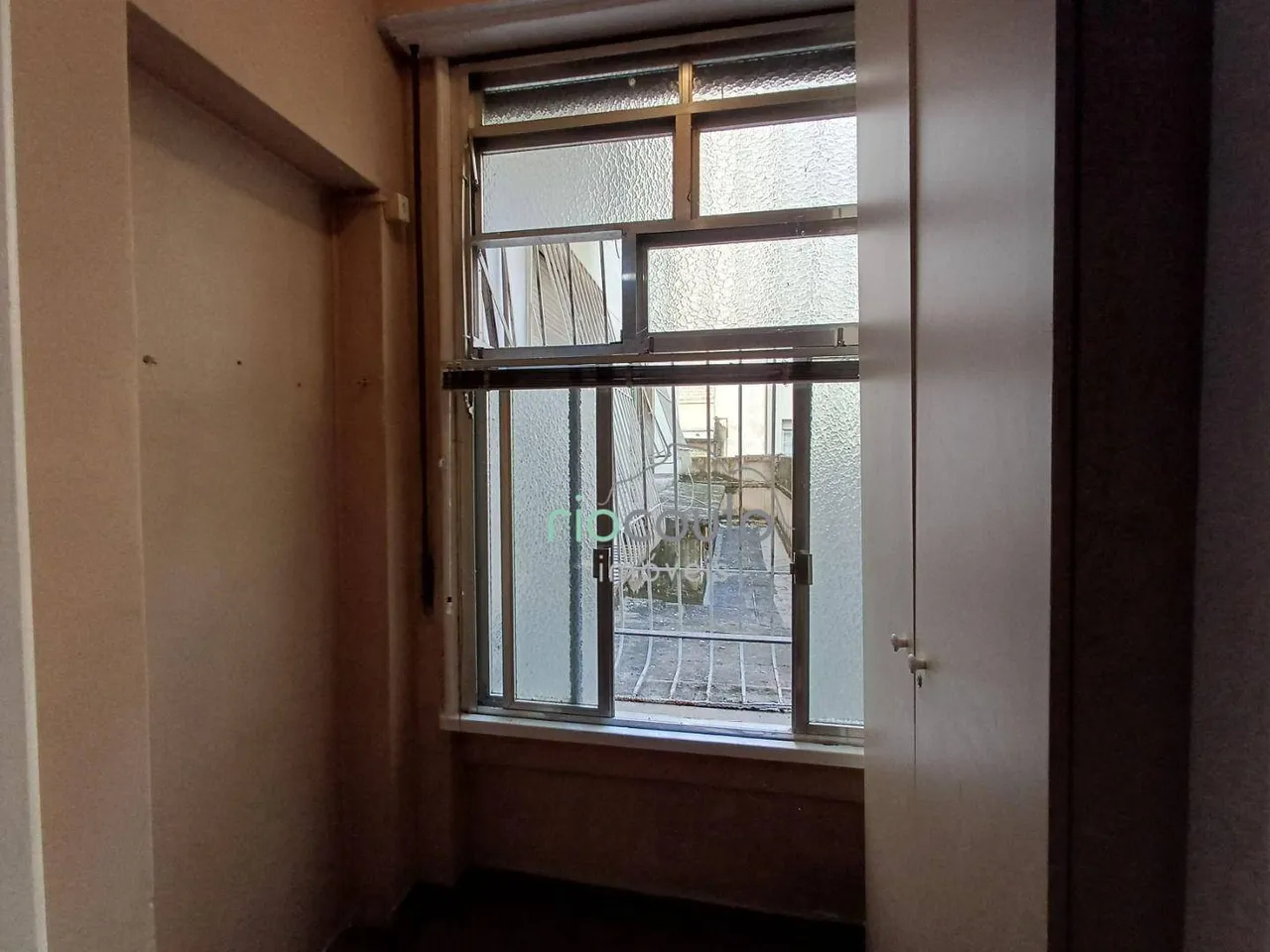 Apartamento com 3 dormitórios e piso de madeira — photo 16