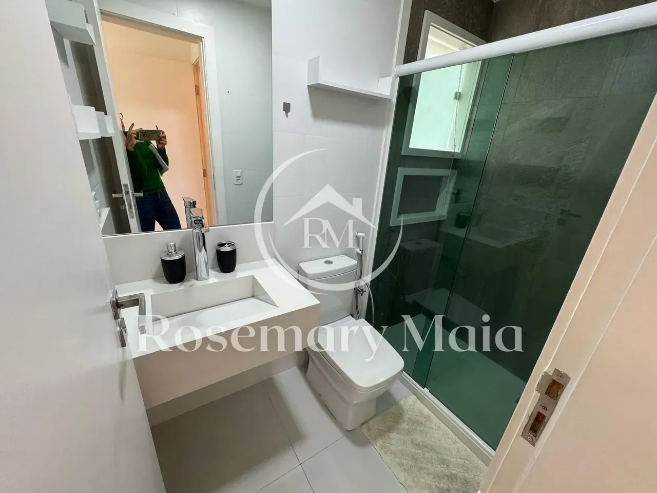 Furnished house with 4 bedrooms and 360 m² — photo 27