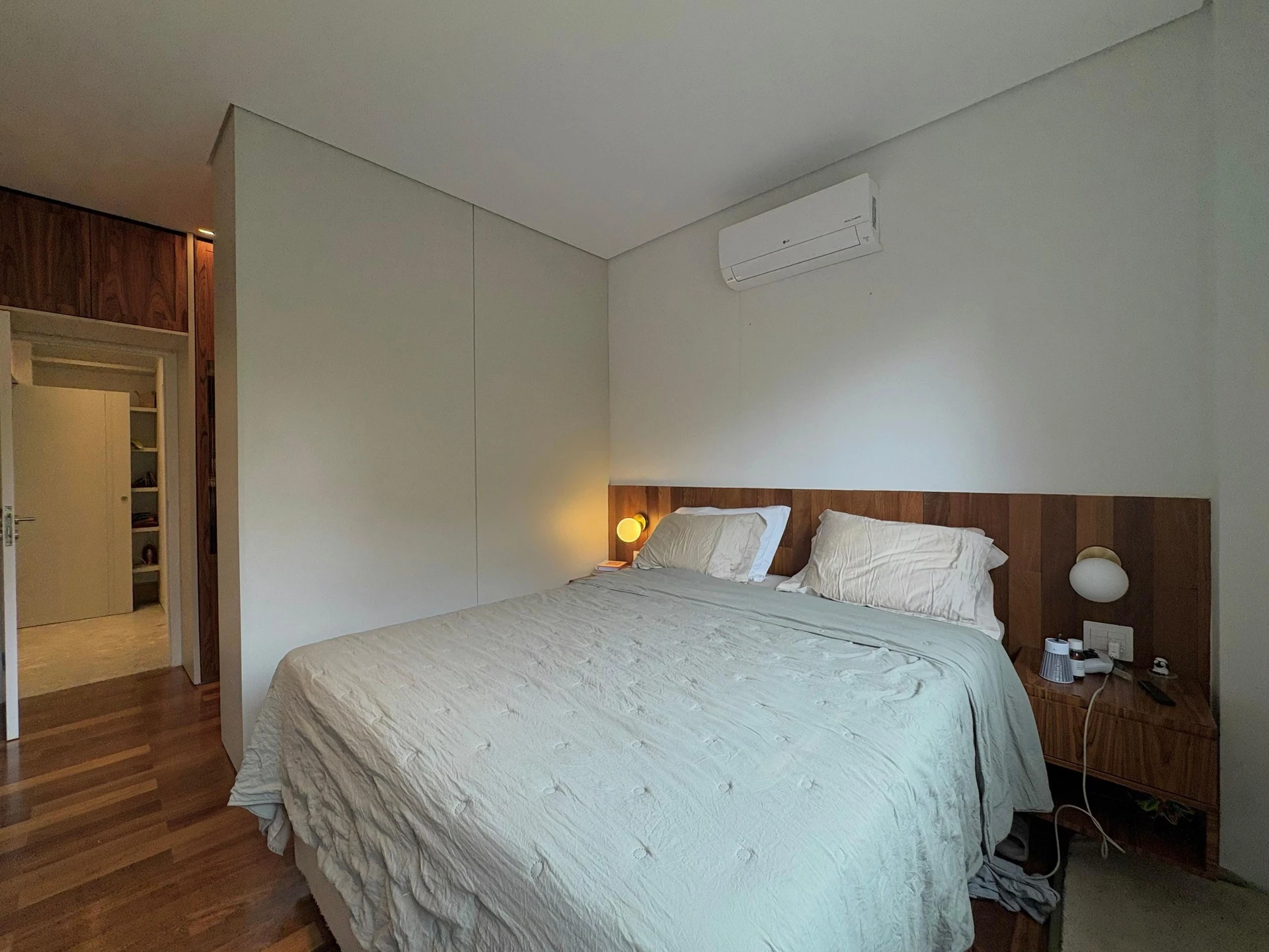 Furnished apartment, 100 m², with a grill on the balcony — photo 18