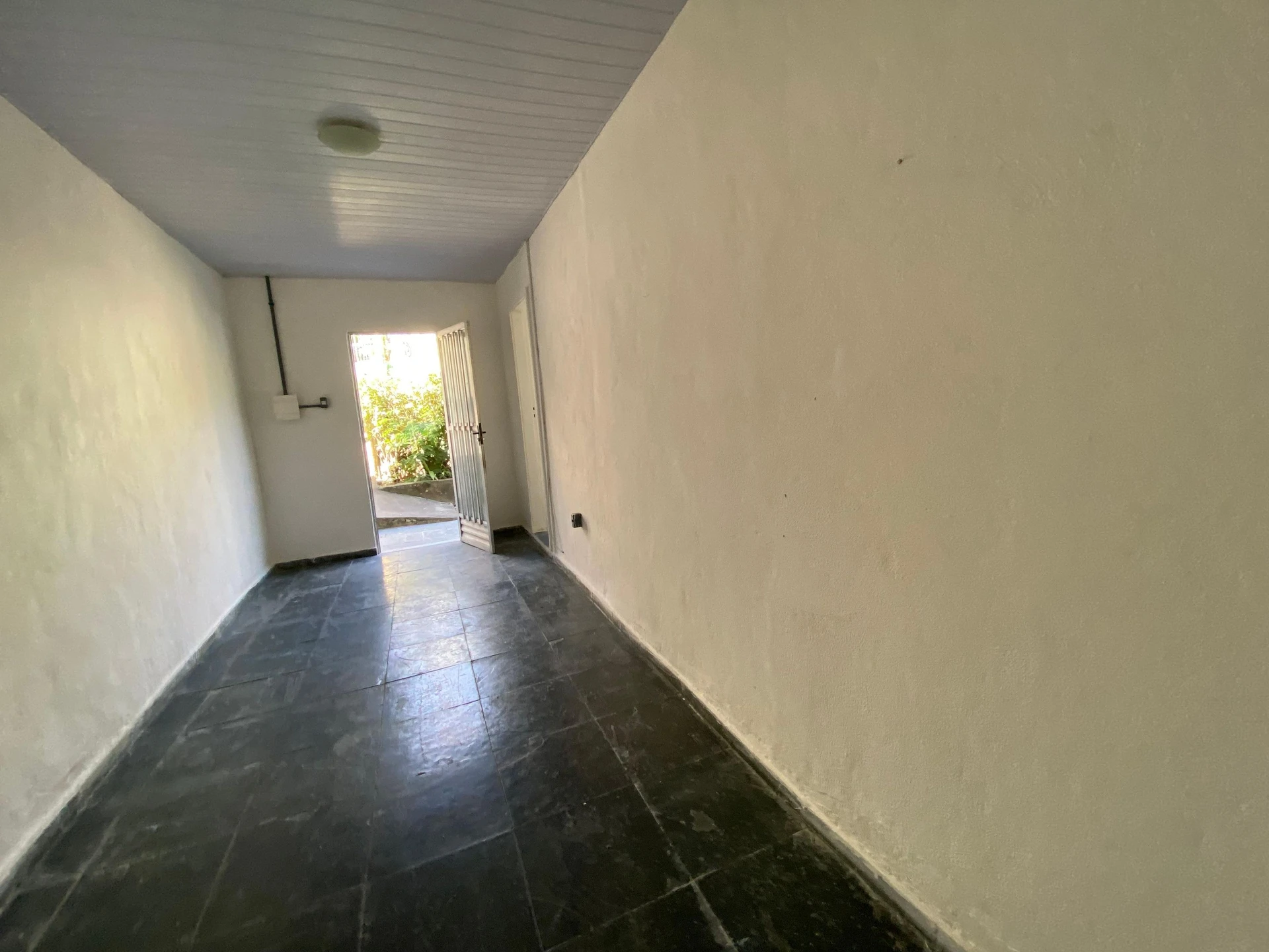 One-bedroom house with a garden — photo 20