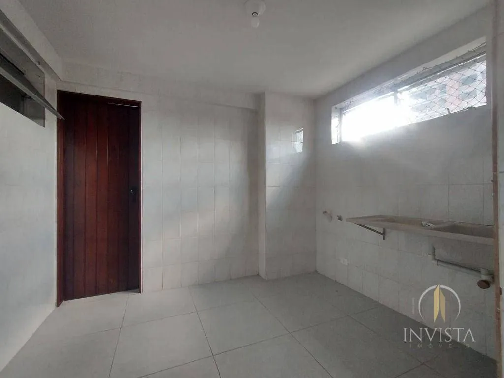 4-bedroom apartment with private barbecue area — photo 8