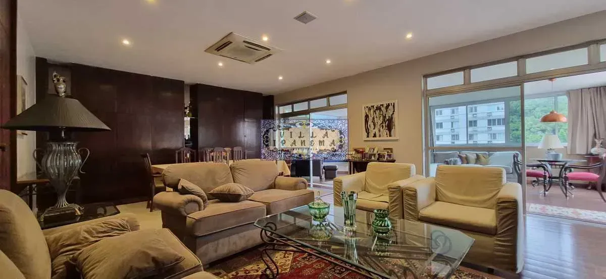 350 m² penthouse with 5 bedrooms and a glass balcony — photo 13