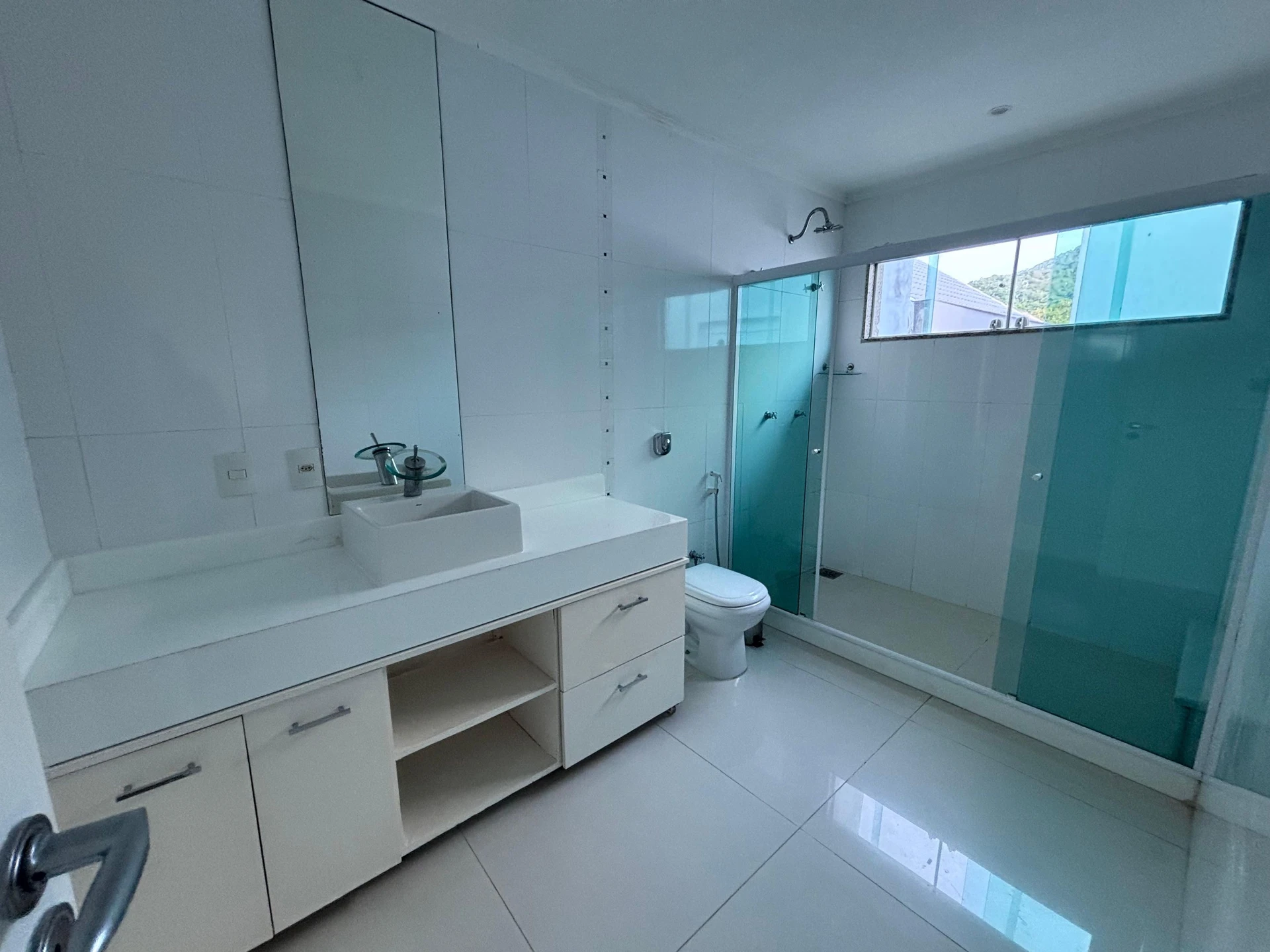 Condo house with 6 bedrooms and a balcony grill — photo 52