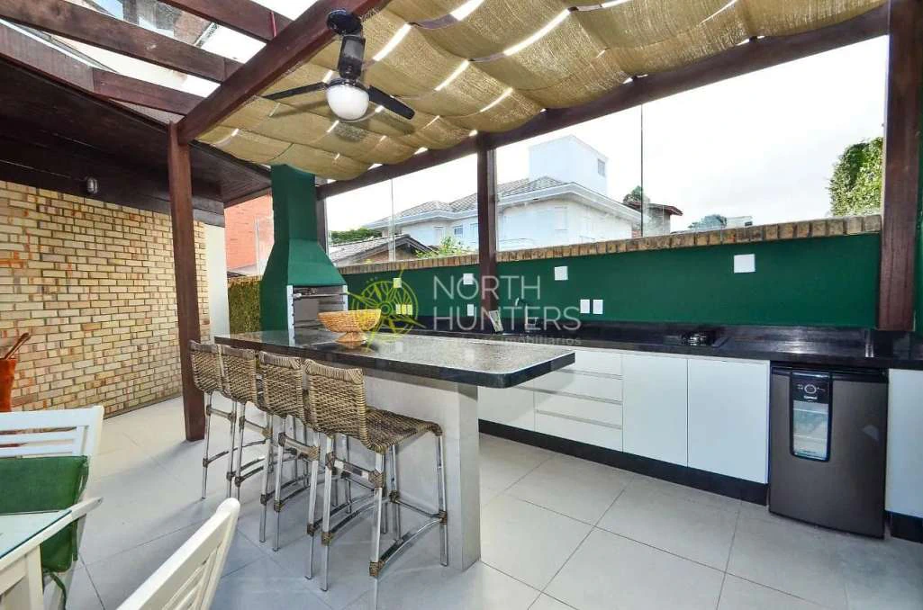 Casa com 7 dormitórios e piscina com ofurô para temporada — photo 3
