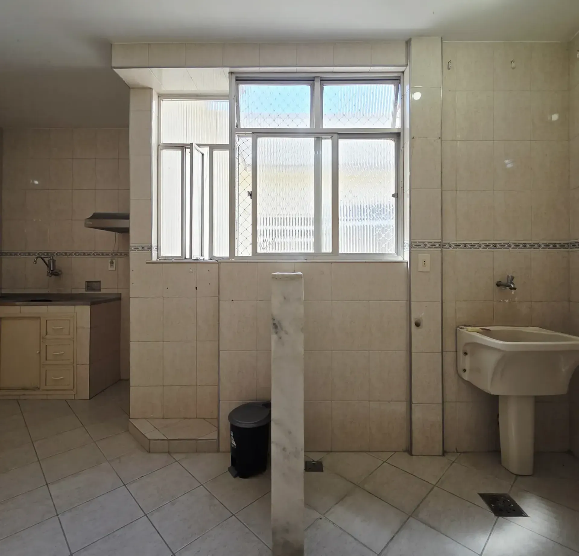 Apartamento com 2 quartos, 1 banheiro e cozinha fechada — photo 23