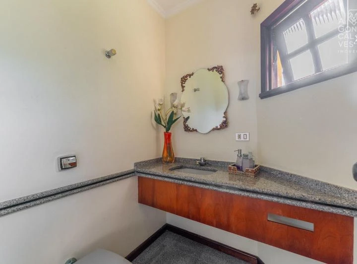 House with 4 bedrooms, 1 en-suite, 10 parking spots — photo 7