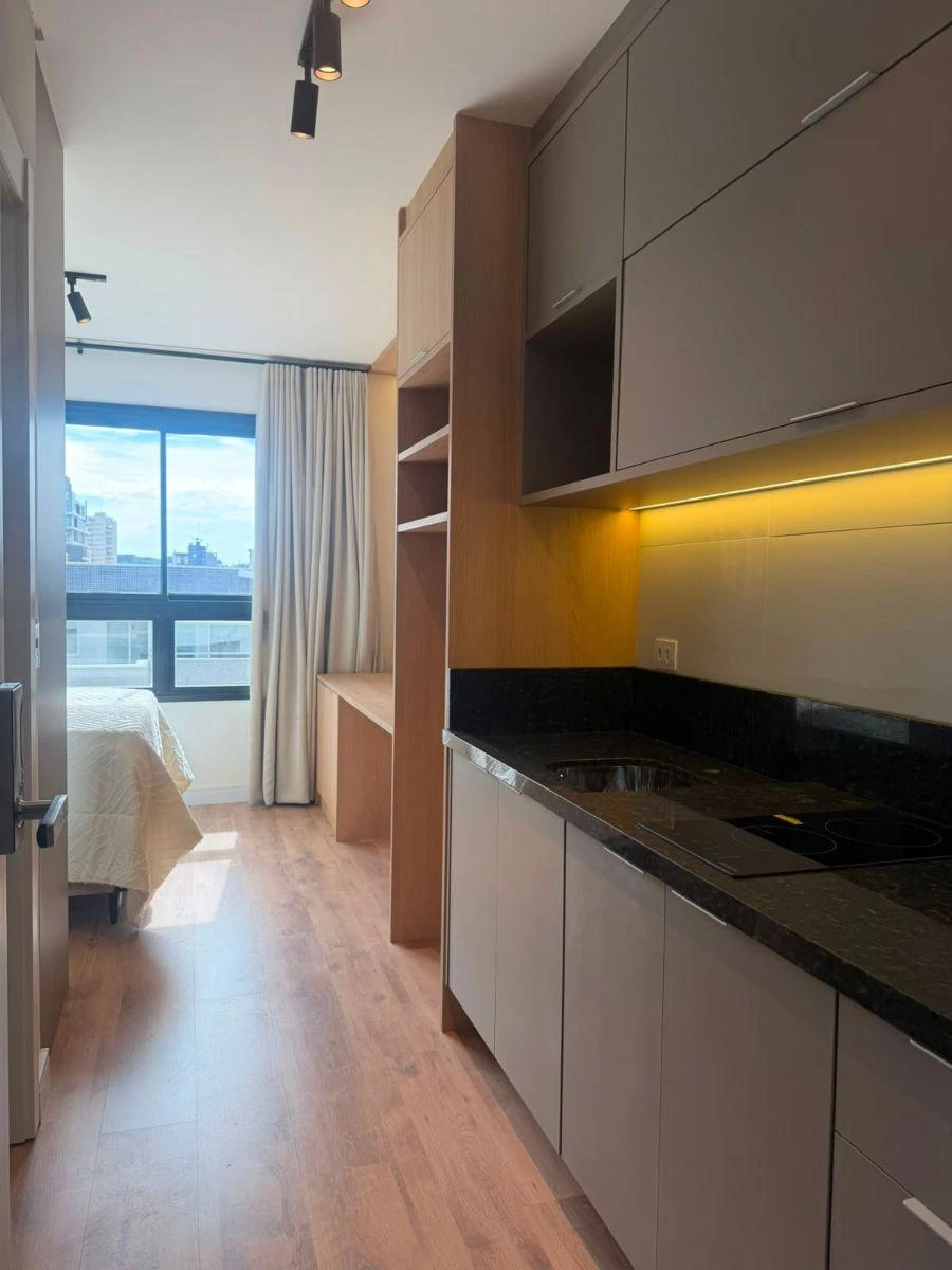 One-bedroom apartment in a building with a gym — photo 2