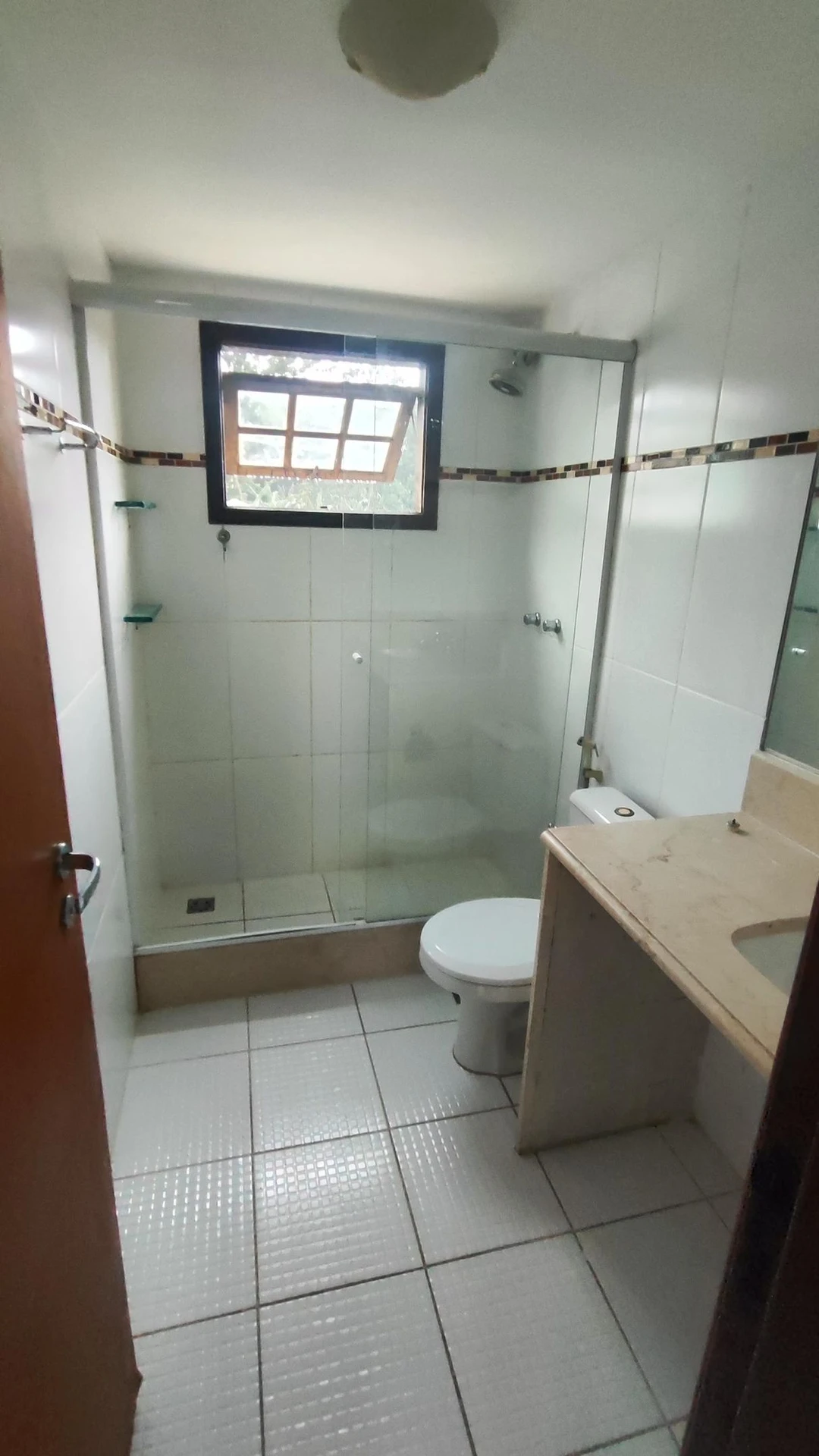House with 3 bedrooms, 1 en-suite and 4 bathrooms — photo 14