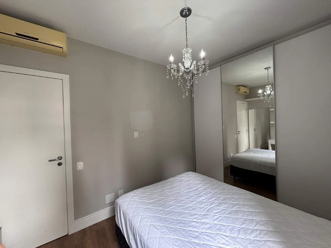3-bedroom apartment in a building with a gym — photo 7