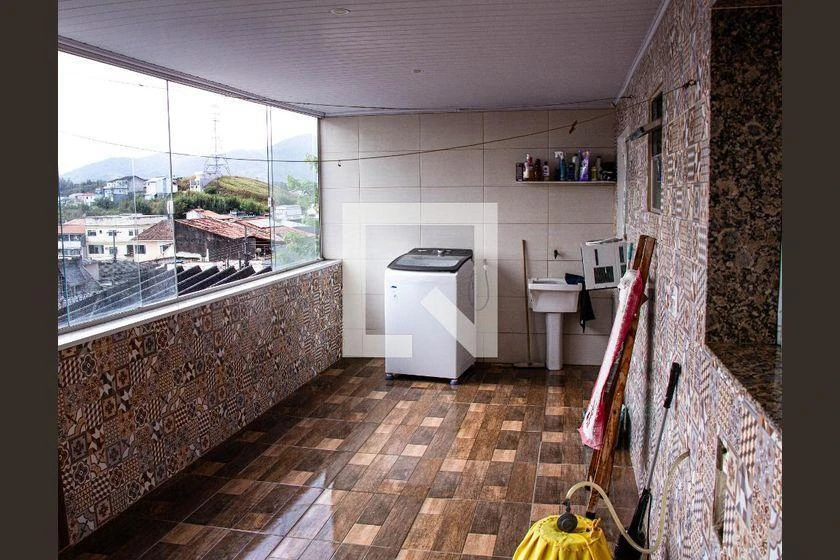 234 m² house with a home office and a washing machine — photo 28