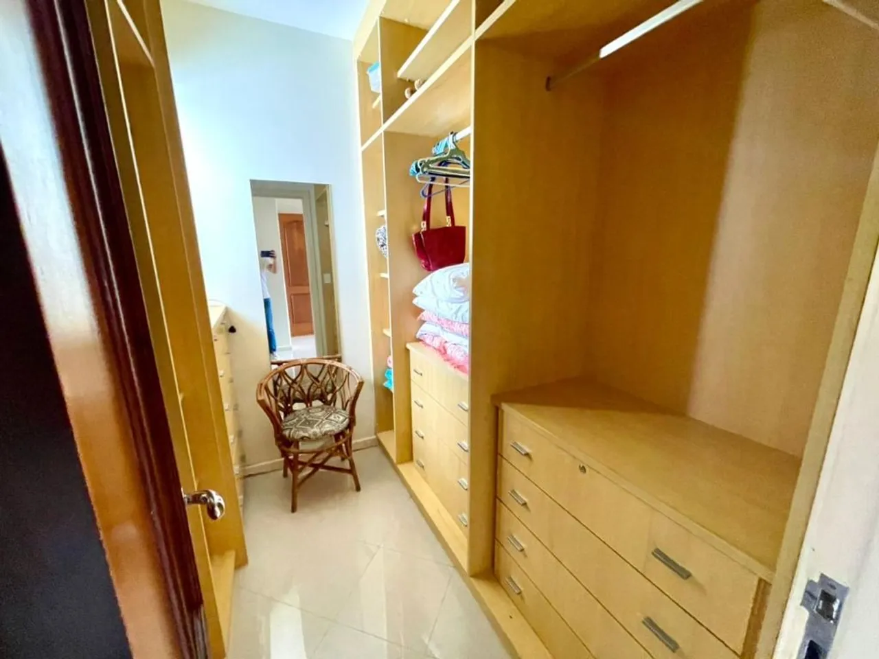 House with 5 bedrooms and a glassed-in balcony — photo 5