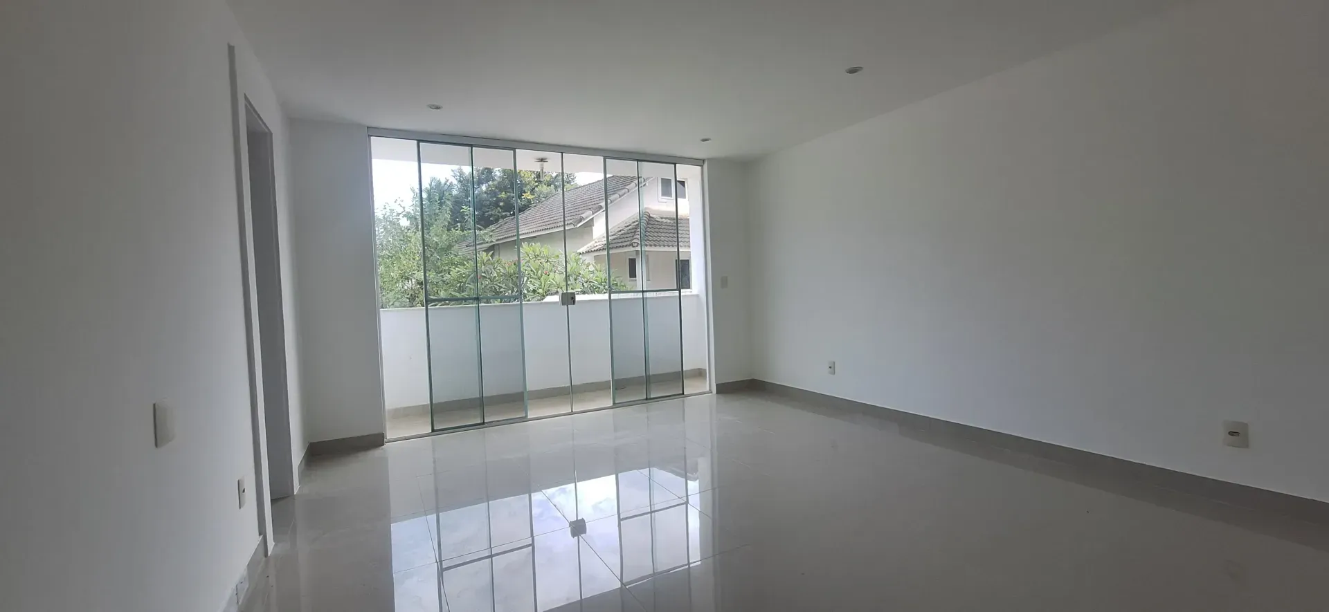 House with 900 m², 5 bedrooms and 4 parking spots — photo 30