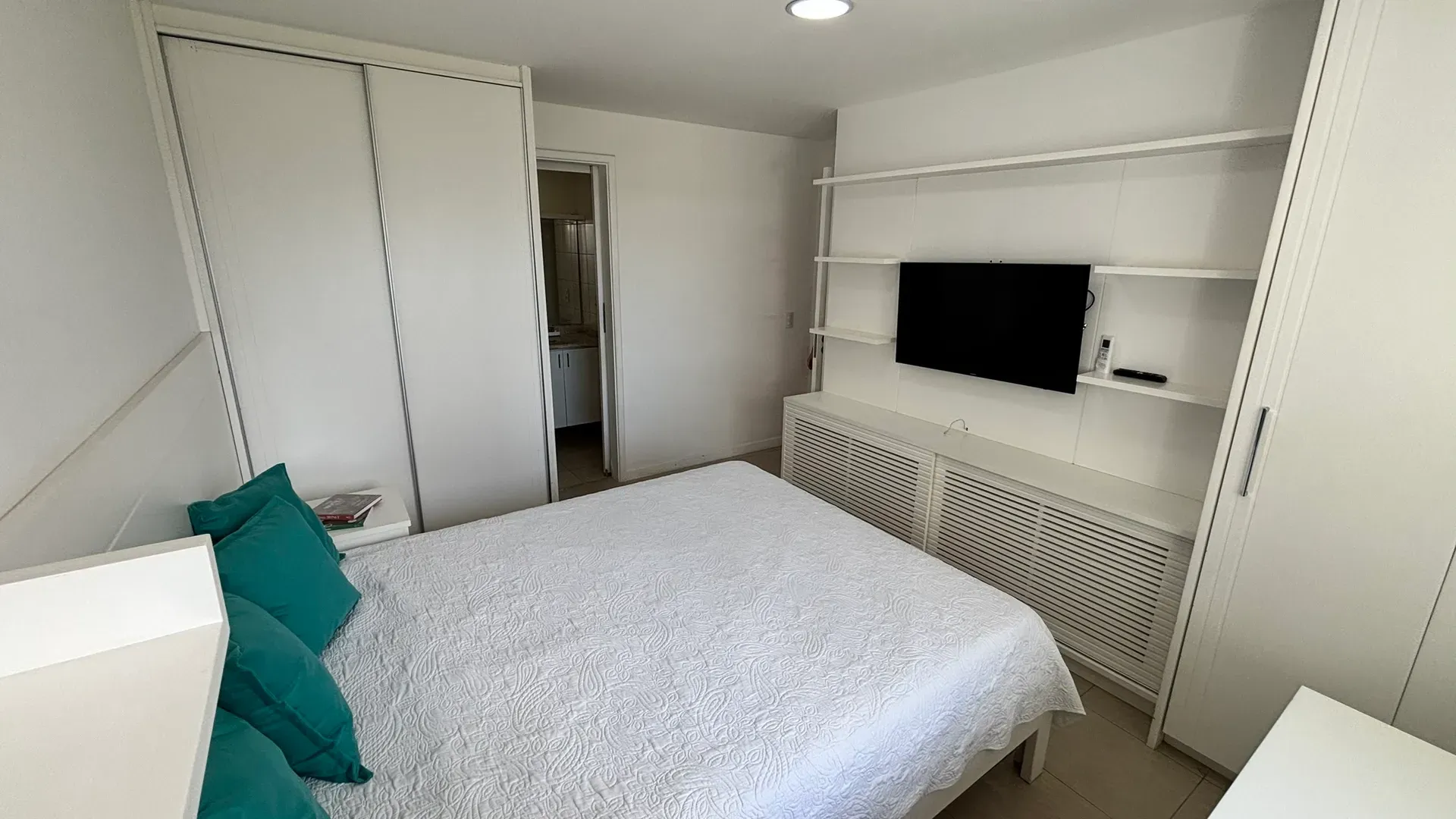 3-bedroom apartment in a building with a sauna — photo 3
