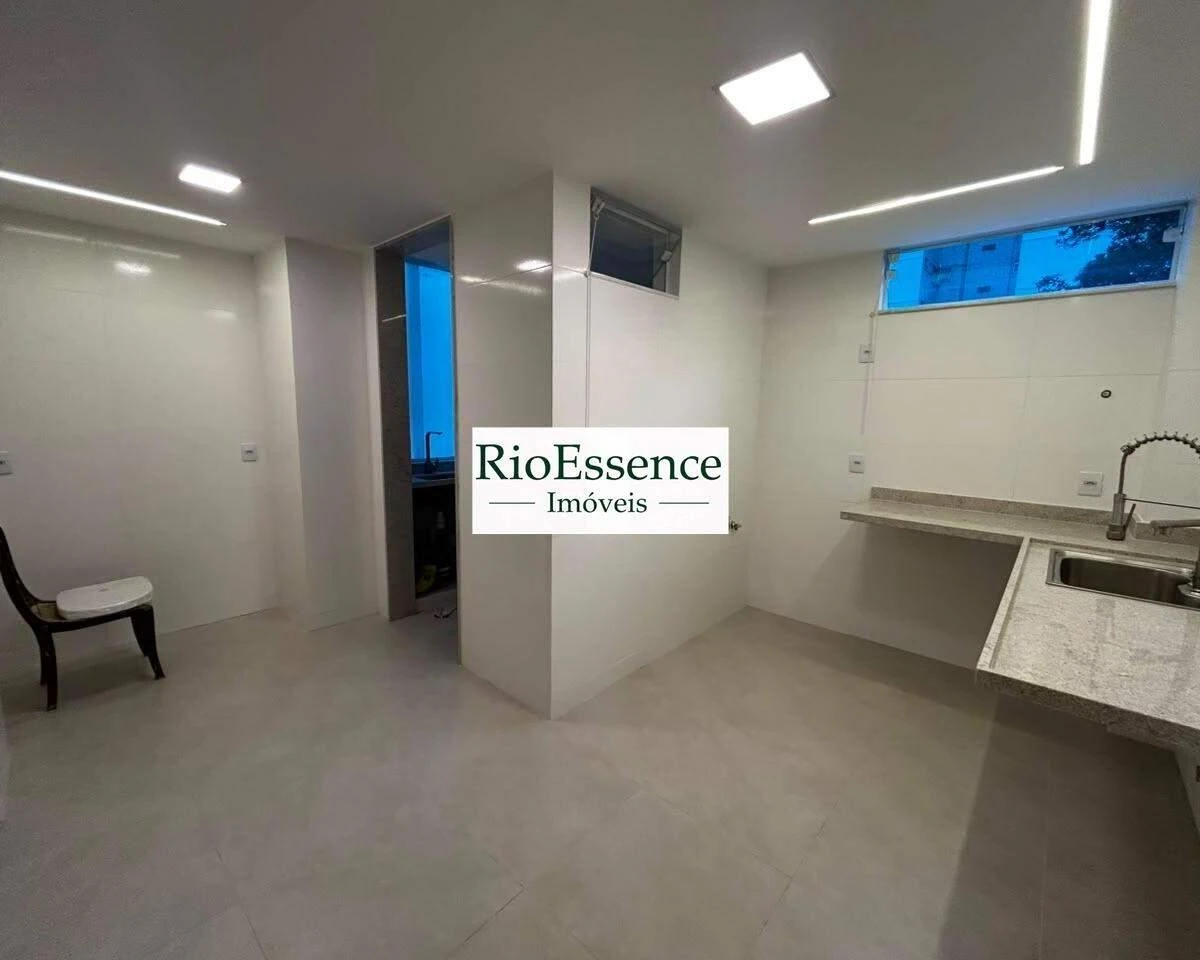 3-bedroom apartment with 2 bathrooms and laundry area — photo 26