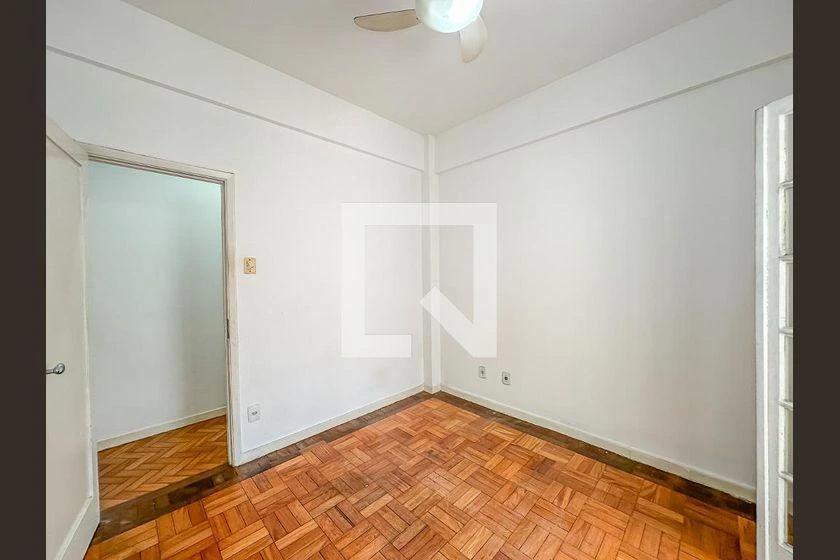 Apartamento de 3 quartos com piso de madeira ou laminado — photo 34