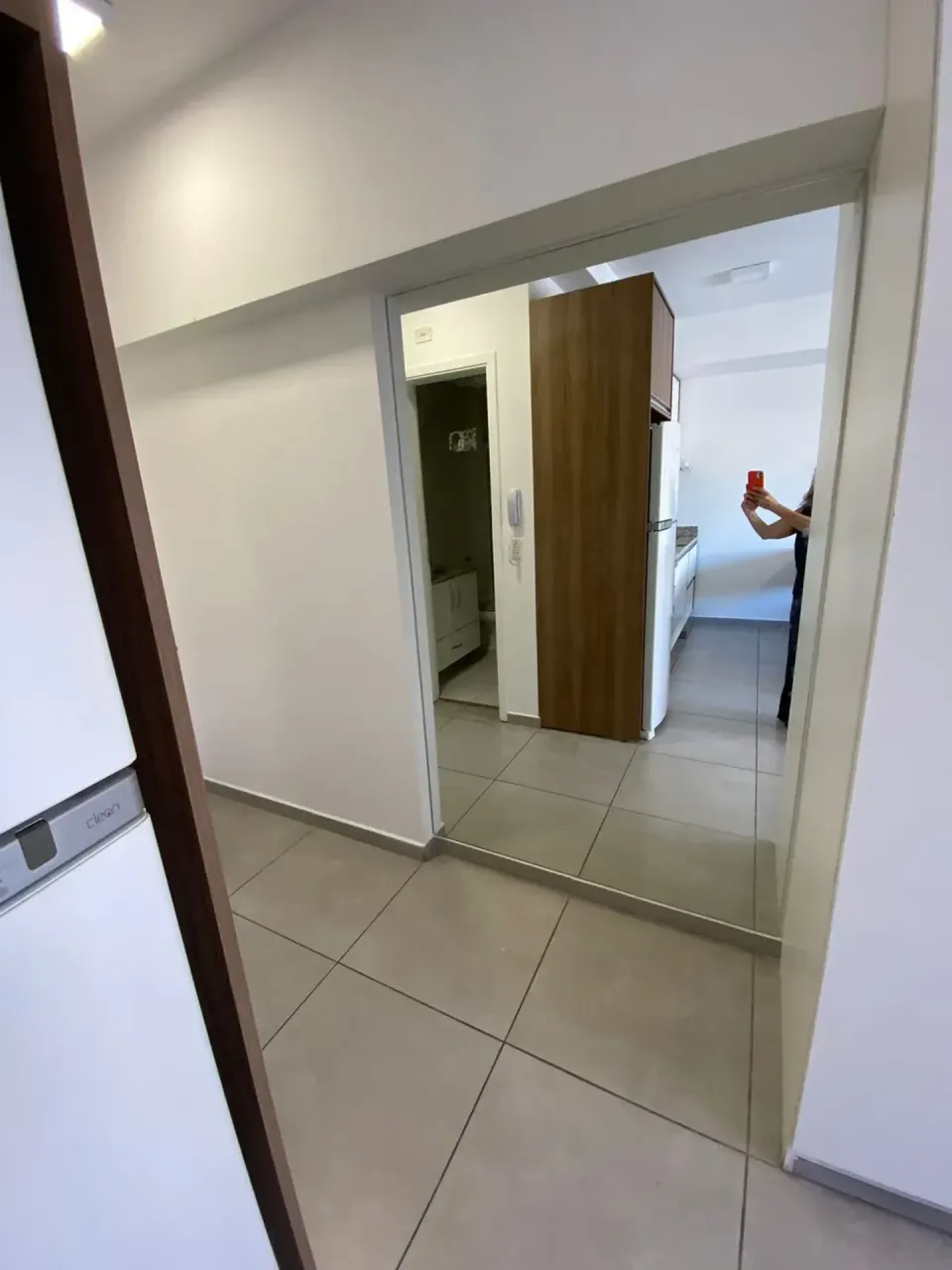 Furnished 1-bedroom apartment with laundry machine — photo 18
