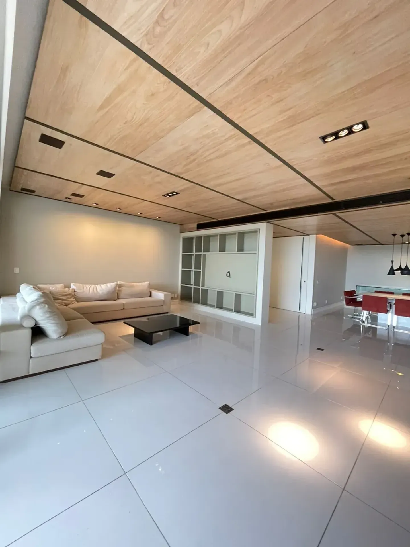 Furnished 3-bedroom apartment with glassed balcony — photo 4