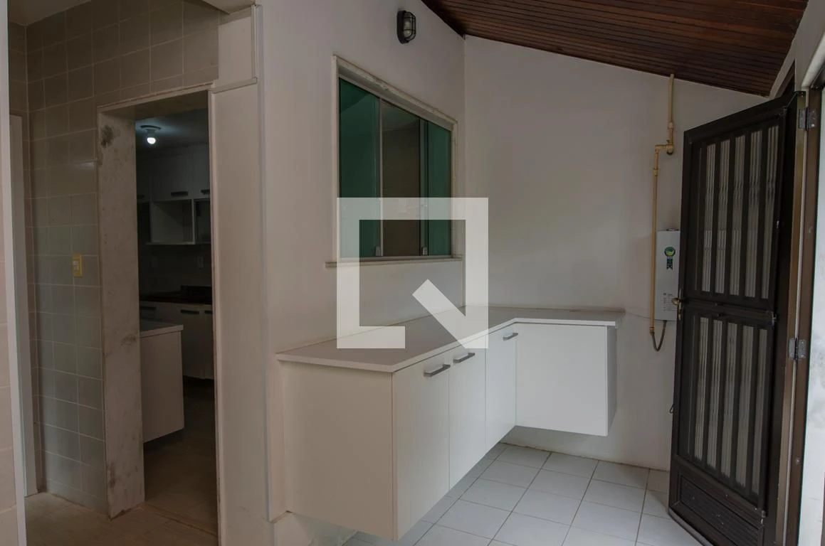 House for rent with 4 bedrooms, 4 baths and 3 parking spots — photo 9