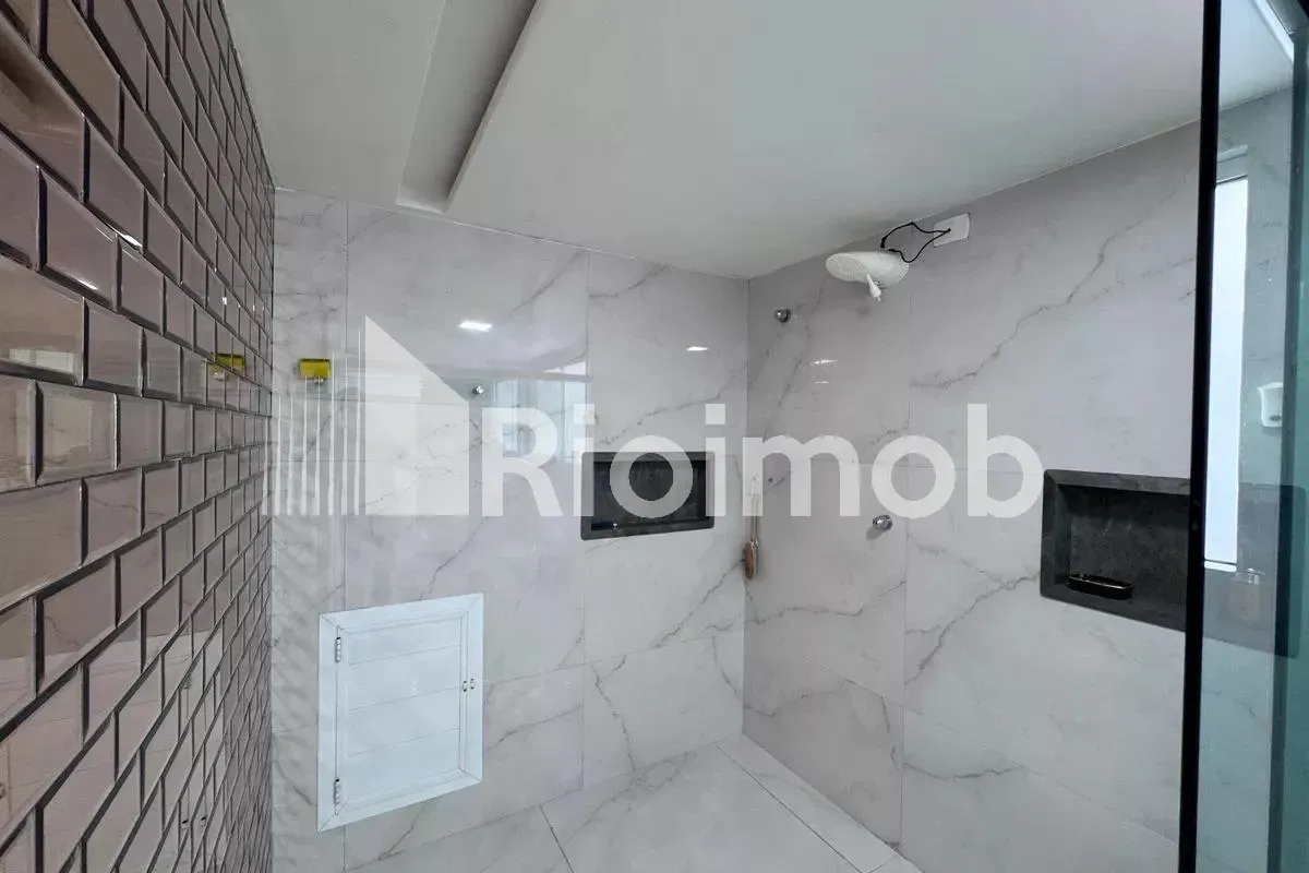 Furnished house with 5 bedrooms and 5 bathrooms — photo 36