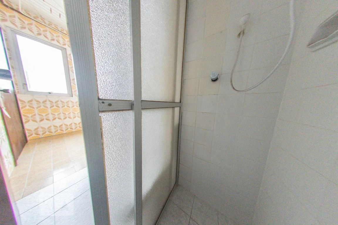 4-bedroom apartment with a walk-in closet — photo 58