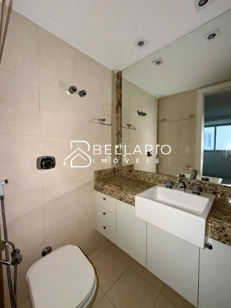 4-bedroom apartment with 5 bathrooms and glass balcony — photo 17