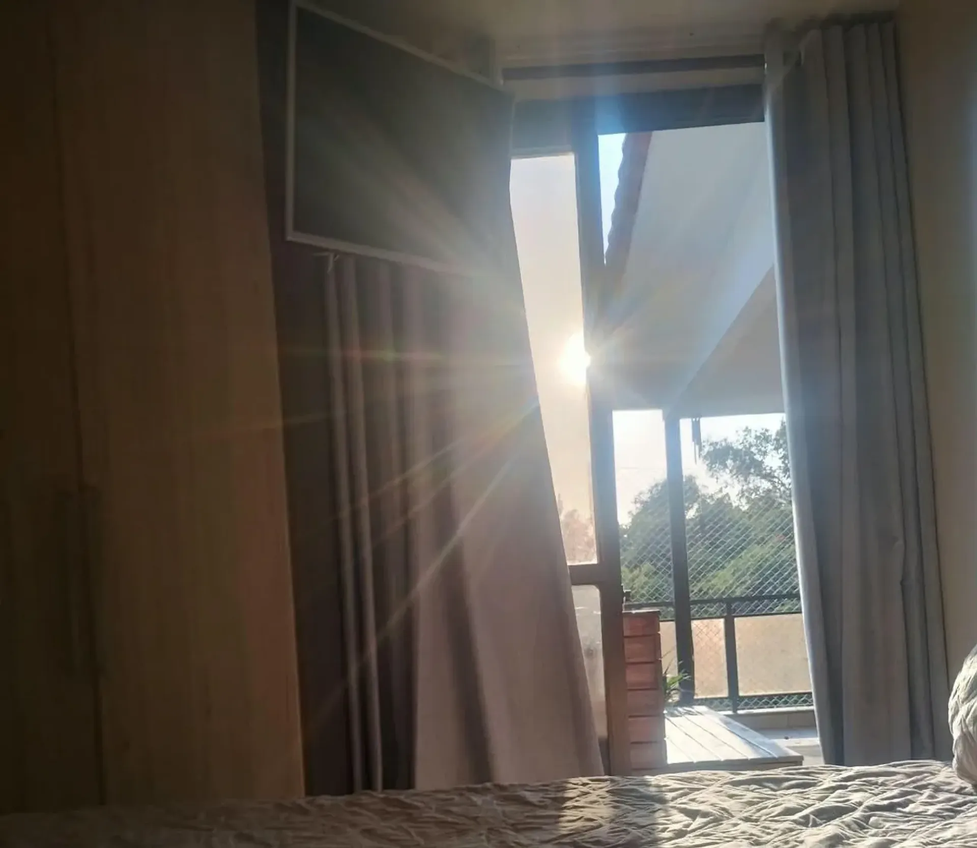 Furnished apartment, 240 m², with a glass-enclosed balcony — photo 9