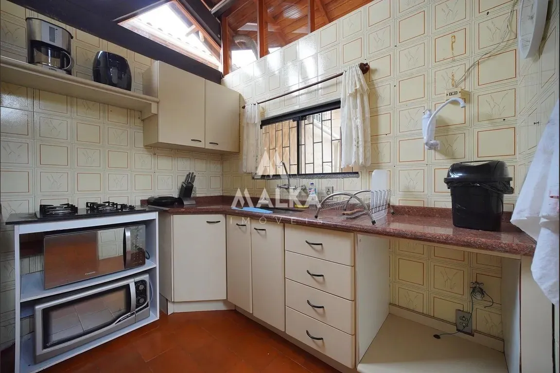 4-bedroom house with a water view in Florianópolis — photo 9