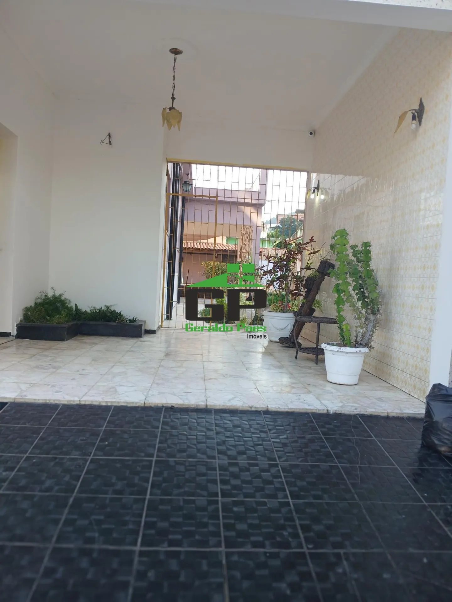 Casa de 349 m² com varanda gourmet e jardim — photo 2