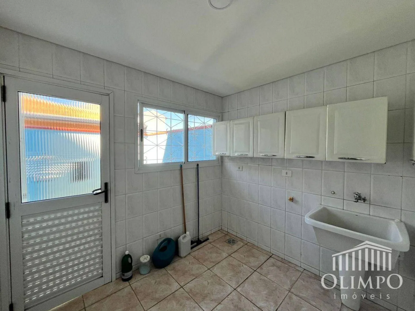 Unfurnished house with 4 bedrooms and a gas kitchen — photo 17