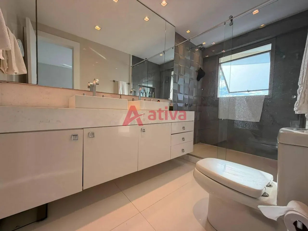 Furnished apartment with 4 bedrooms and an open-plan kitchen — photo 20