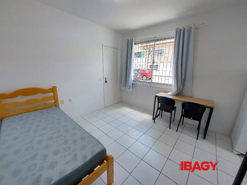 Furnished studio 20 m² with a compact kitchenette — photo 6