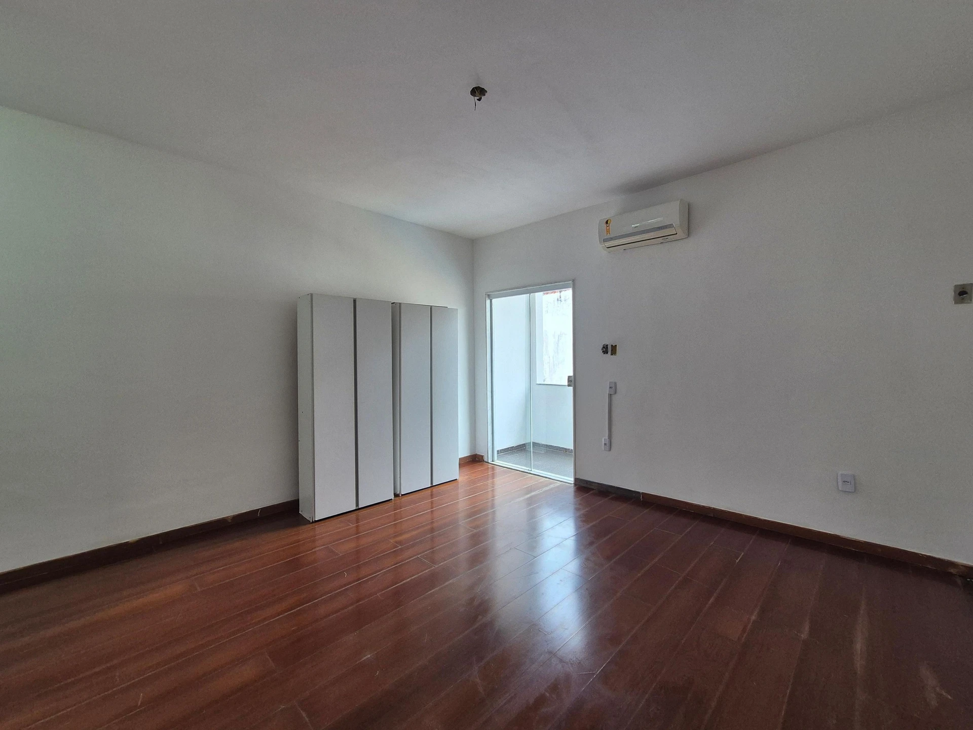 Casa em condomínio com 3 suítes e churrasqueira na varanda — photo 27