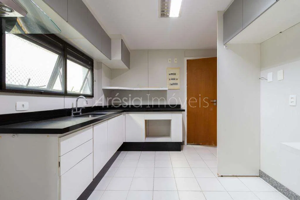 160 m² apartment with 3 en-suite bedrooms and 2 spots — photo 9