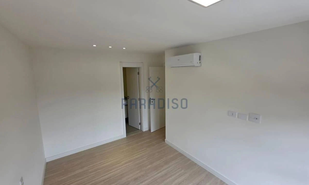 2-bedroom apartment with a grill on the balcony — photo 16