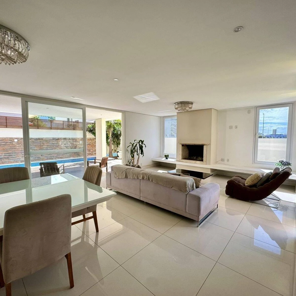 Casa de 455 m² con espacio de home office y vestidor