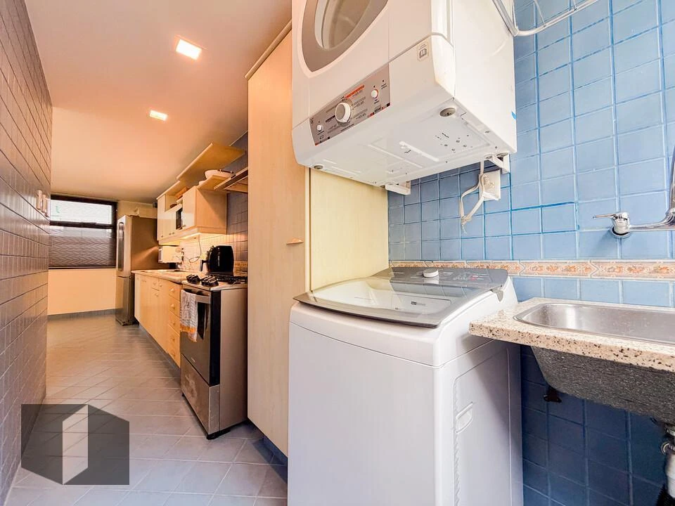 Furnished apartment, 186 m², with a grill on the balcony — photo 23