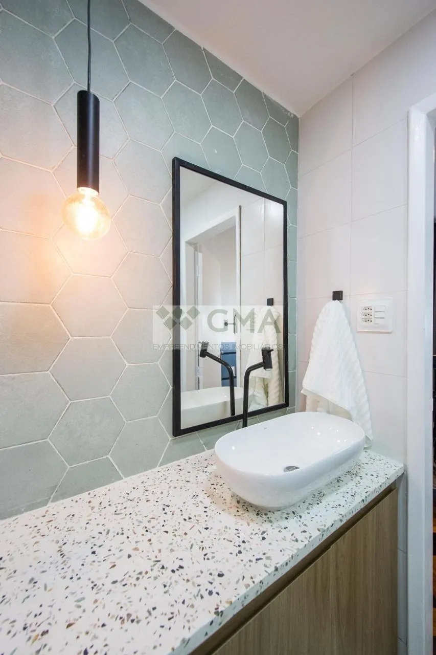 Furnished apartment with open-plan kitchen and 2 bedrooms — photo 9
