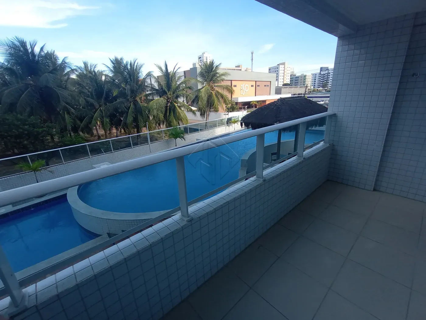 Balcony with a grill in a 2-bedroom apartment, 66 m² — photo 5