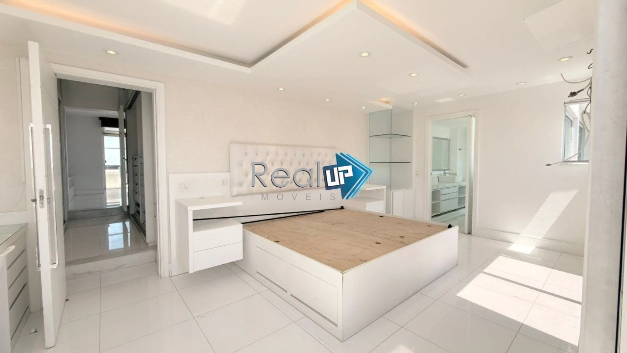 Rooftop apartment with balcony and 4 bedrooms, 5 baths — photo 34
