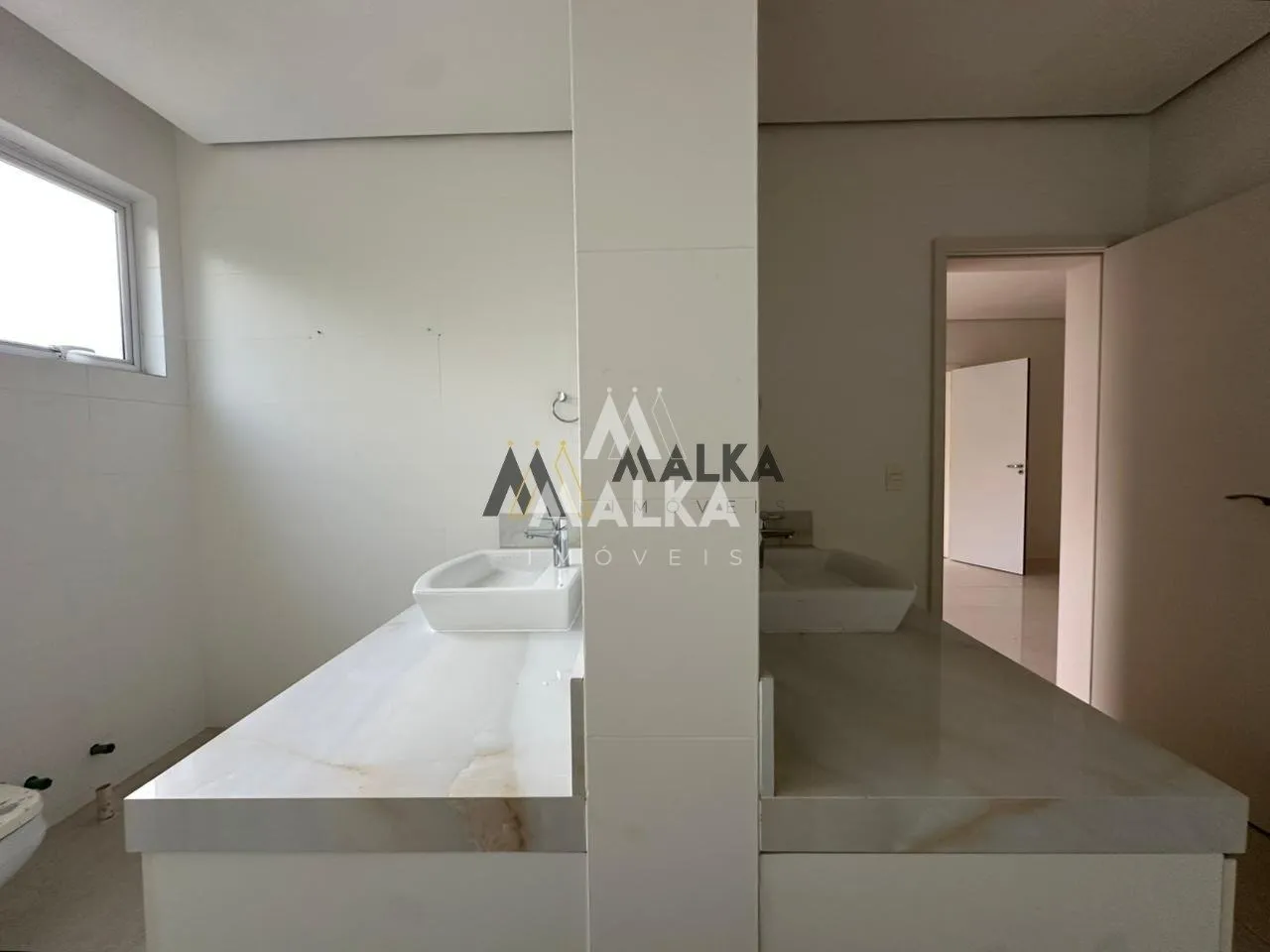 461 m² house with 3 en-suite bedrooms and private garden — photo 3