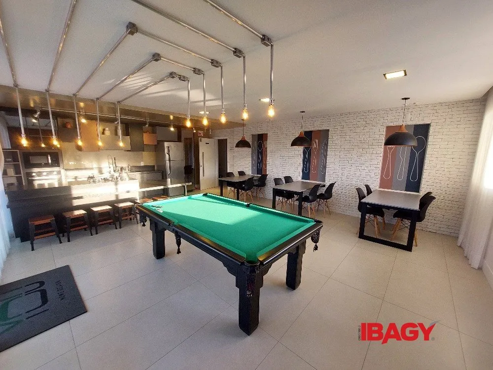 1-bedroom loft with a modern open-plan kitchen — photo 35