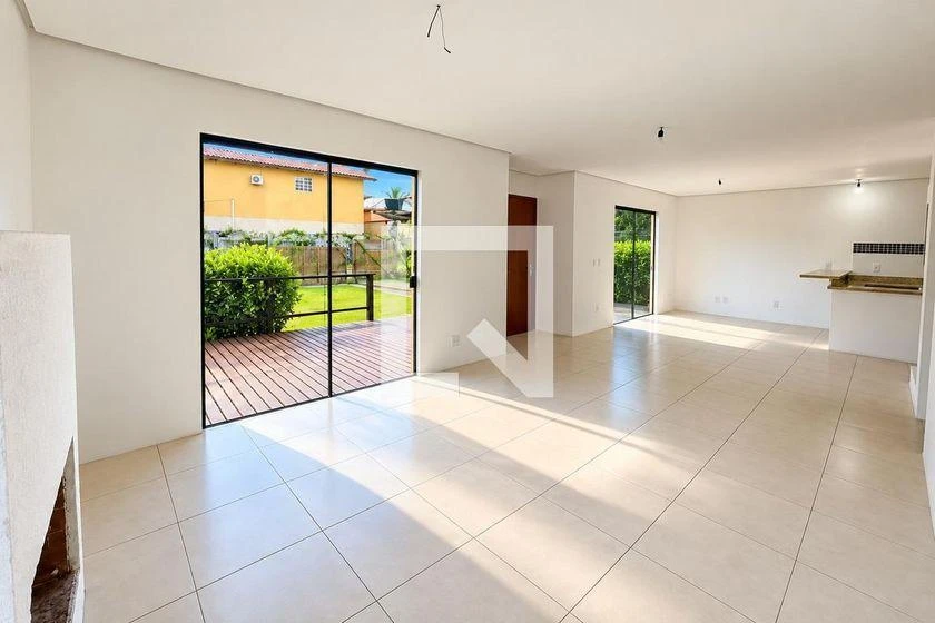 Casa de 2 dormitorios con balcón gourmet en Florianópolis