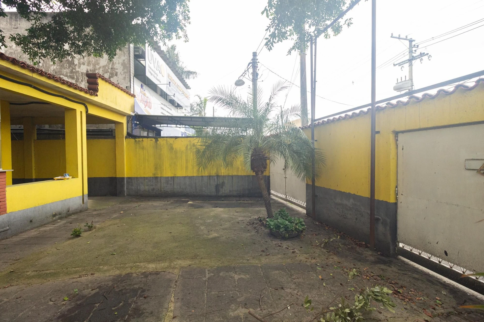 4-bedroom rental house with private garden and parking — photo 29