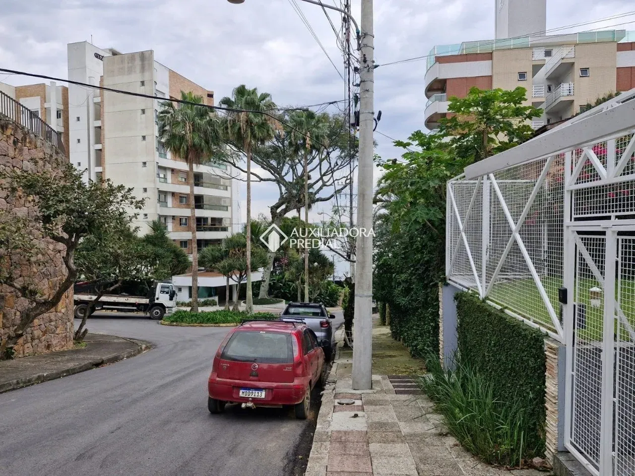 4-bedroom house with a fireplace in Florianópolis — photo 19