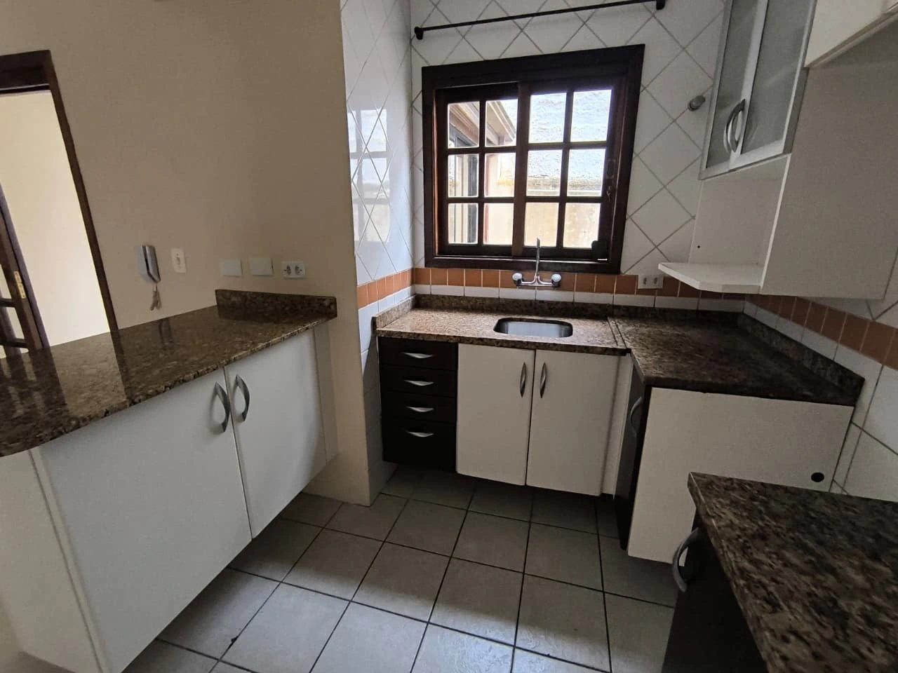 3-bedroom house with a walk-in closet in Curitiba — photo 9
