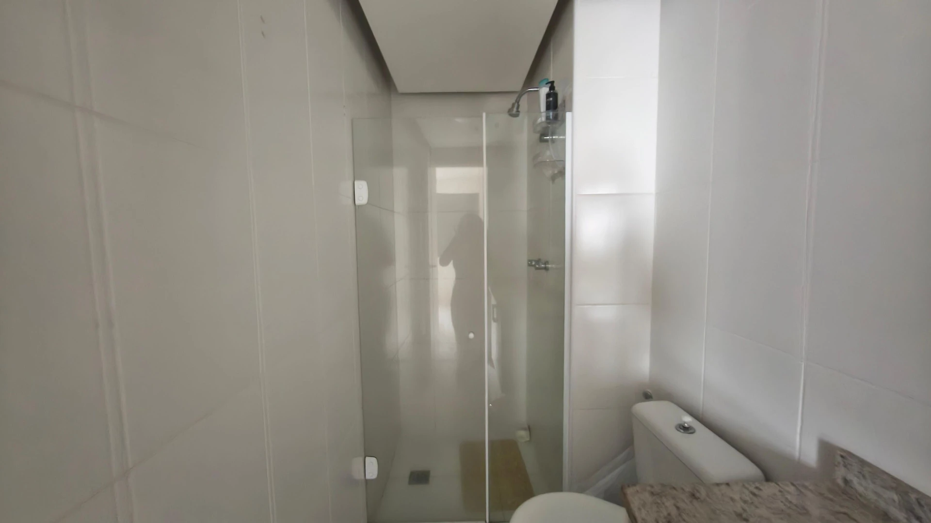 Glass-enclosed balcony in a 3-bedroom apartment, 87 m² — photo 31
