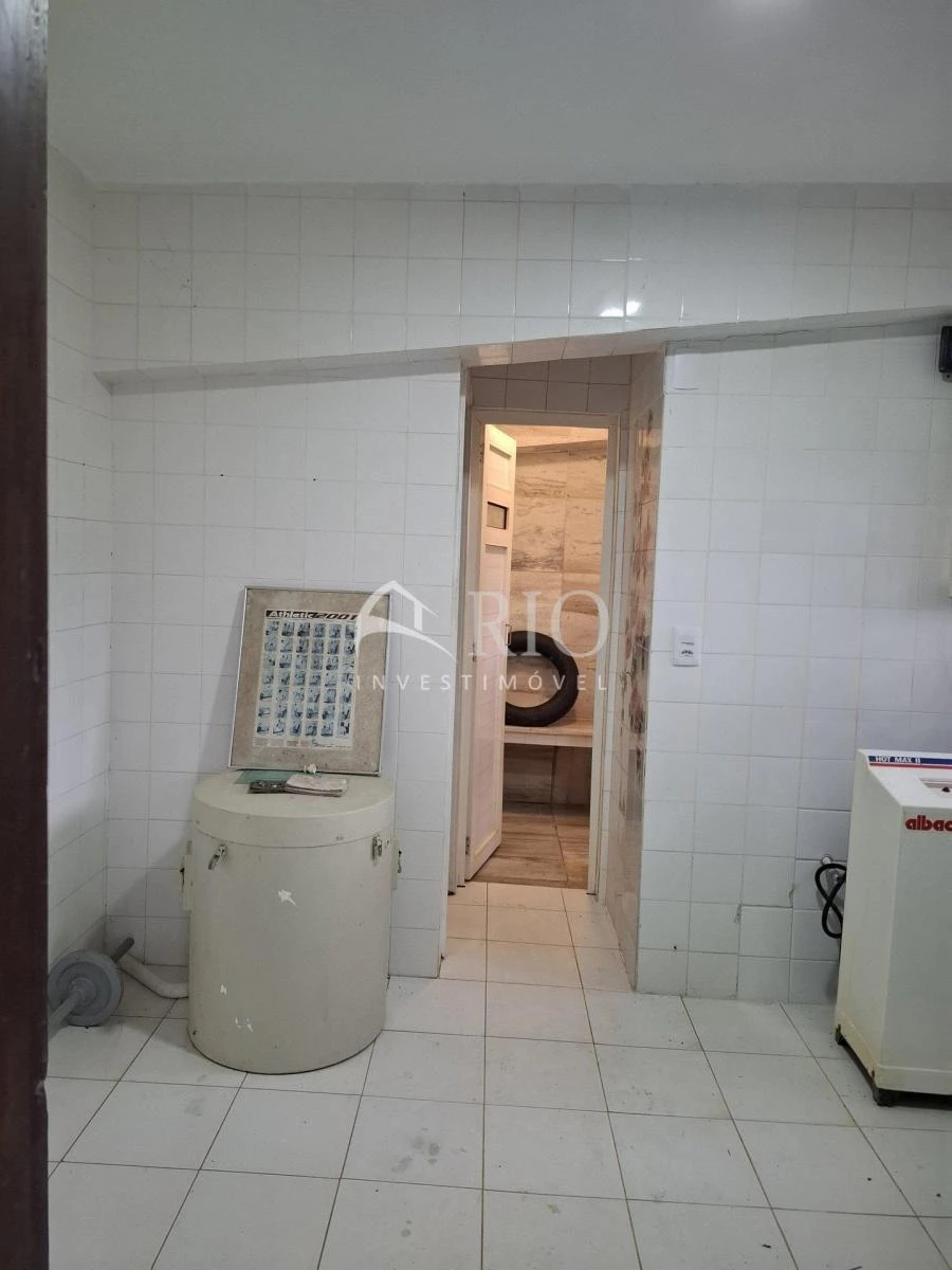 Unfurnished house with 4 bedrooms and 6 bathrooms, 945 m² — photo 17